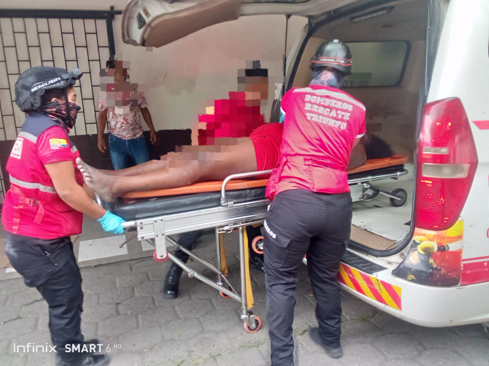 Traslado al Hospital Básico del Cantón El Triunfo